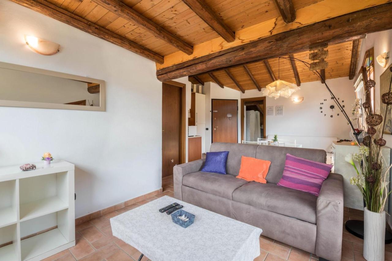 Mansarda Con Vista Lago Sulzano Eksteriør billede