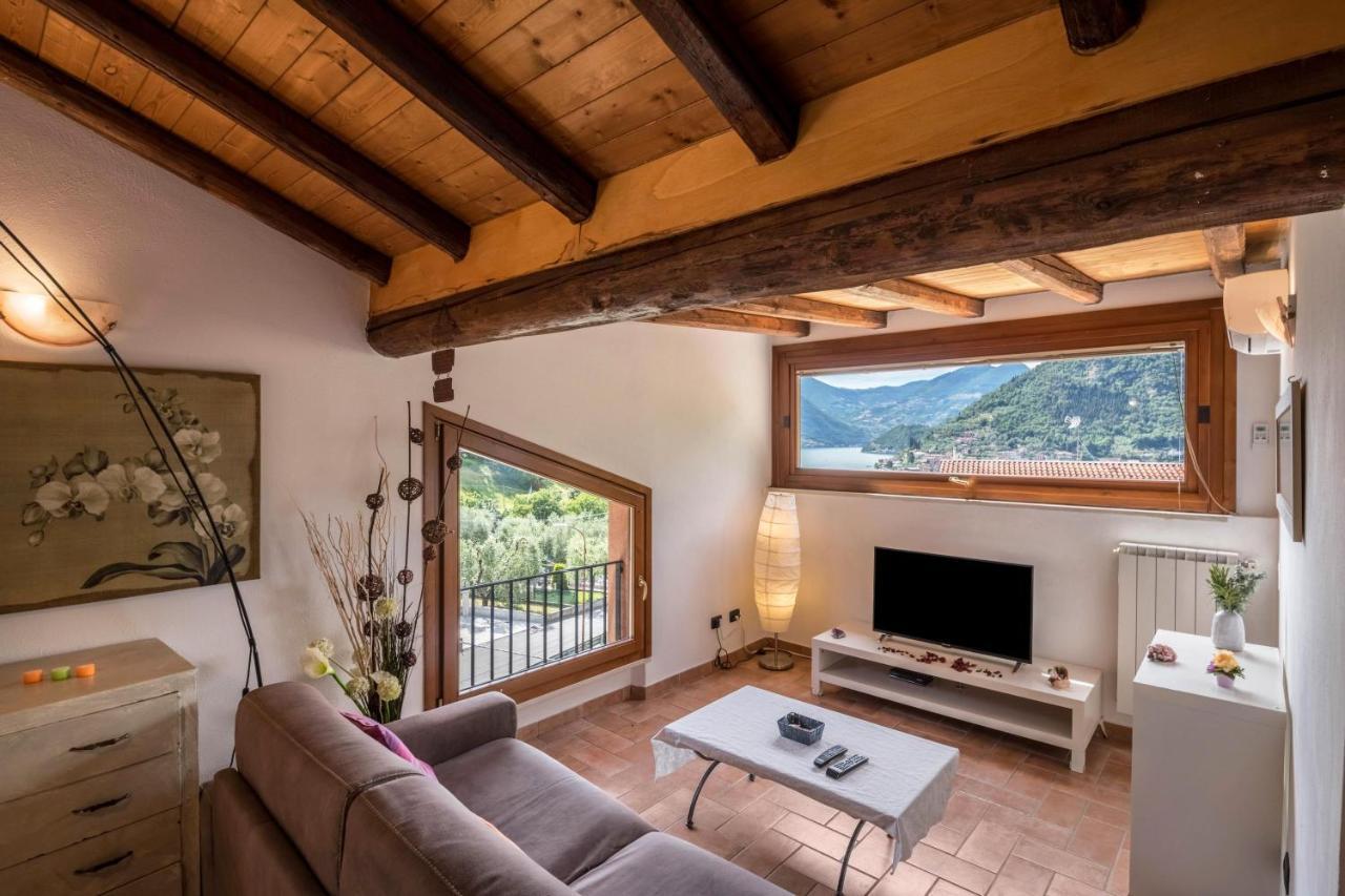Mansarda Con Vista Lago Sulzano Eksteriør billede