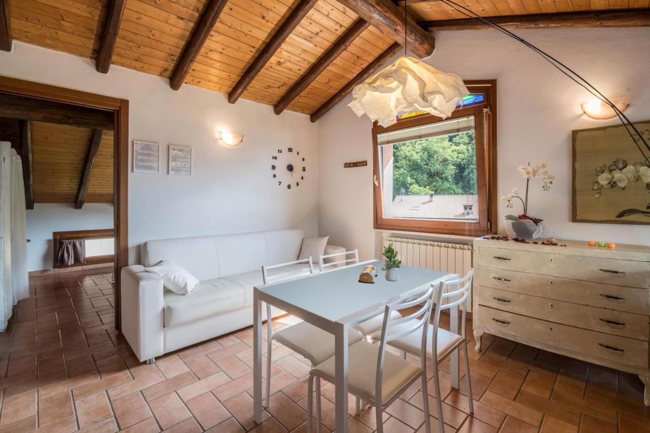 Mansarda Con Vista Lago Sulzano Eksteriør billede